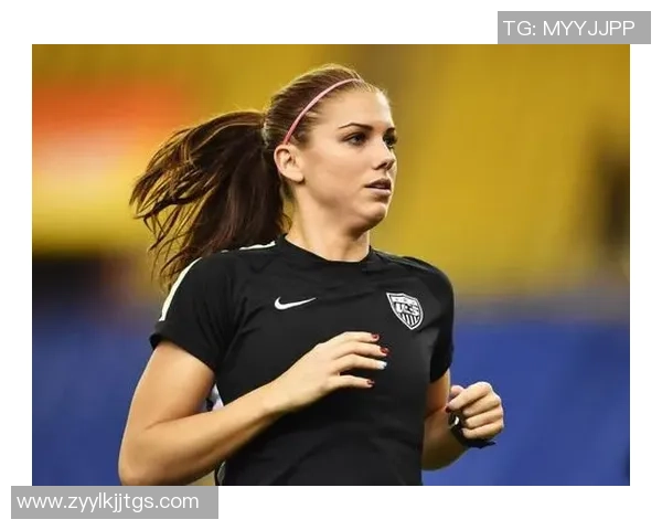 足球明星戴珍珠的时尚风采与魅力展示全景图片集