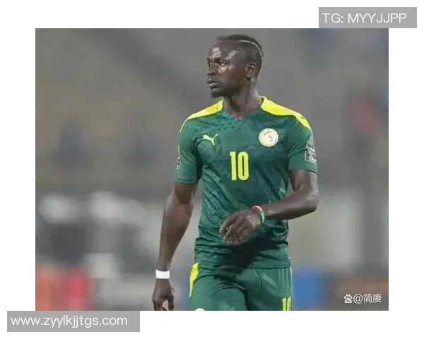 足球明星搞笑赛场趣事连连欢笑不断尽显球技与幽默魅力